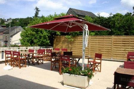 Logis Hotel Restaurant Du Commerce Pont-d'Ouilly Zewnętrze zdjęcie