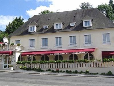 Logis Hotel Restaurant Du Commerce Pont-d'Ouilly Zewnętrze zdjęcie