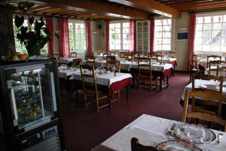 Logis Hotel Restaurant Du Commerce Pont-d'Ouilly Zewnętrze zdjęcie