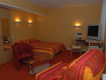 Logis Hotel Restaurant Du Commerce Pont-d'Ouilly Zewnętrze zdjęcie