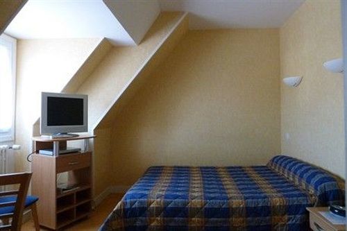 Logis Hotel Restaurant Du Commerce Pont-d'Ouilly Zewnętrze zdjęcie