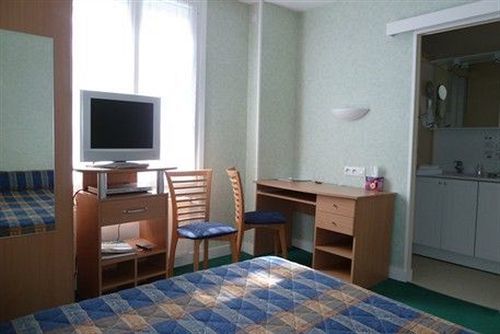 Logis Hotel Restaurant Du Commerce Pont-d'Ouilly Zewnętrze zdjęcie